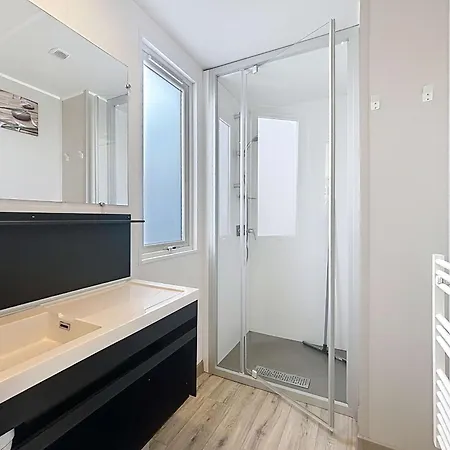Ferienhaus Mobil-home Grand Confort A 200m De La Plage, 4 Pers, Piscine Chauffee, Parking, Wi-fi Inclus - Fr-1-361a-8 *